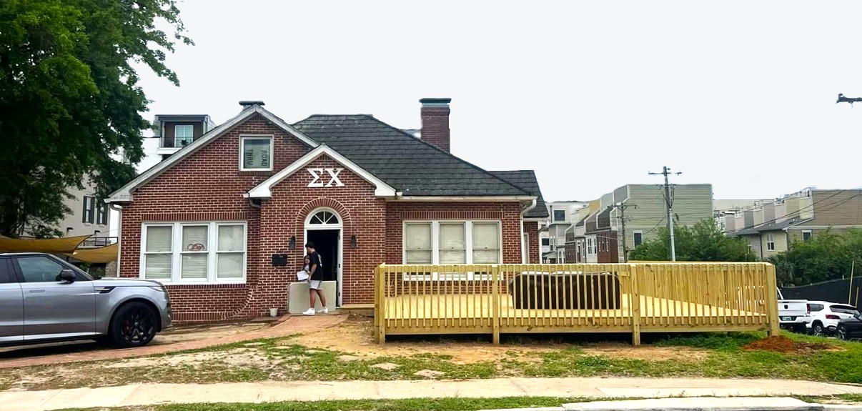 Photograph of the current Sigma Chi chapter house at Florida State